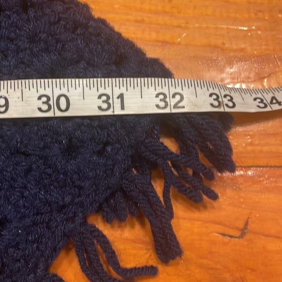 Small hand made navy blue crocheted poncho shrug with fringe - Picture 9 of 10